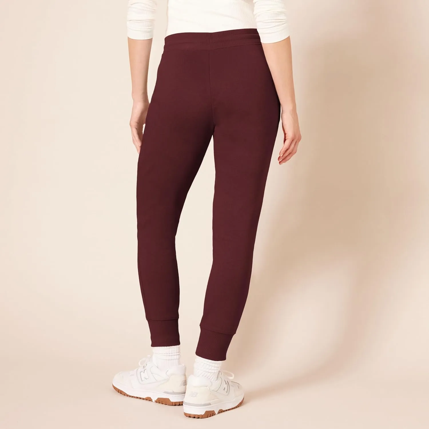 Amazon Essentials Women's Fleece Jogger Sweatpant (Available in Plus Size)