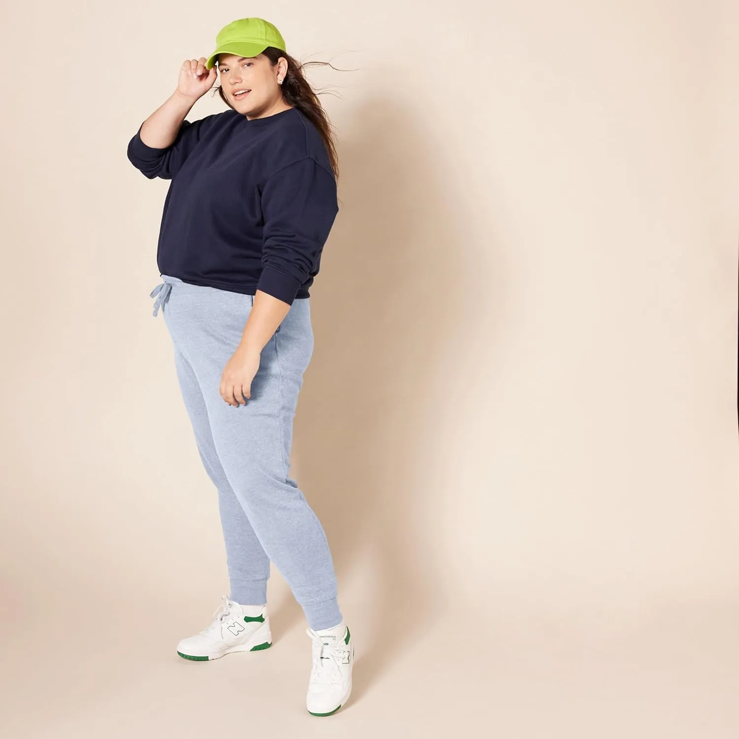 Amazon Essentials Women's Fleece Jogger Sweatpant (Available in Plus Size)