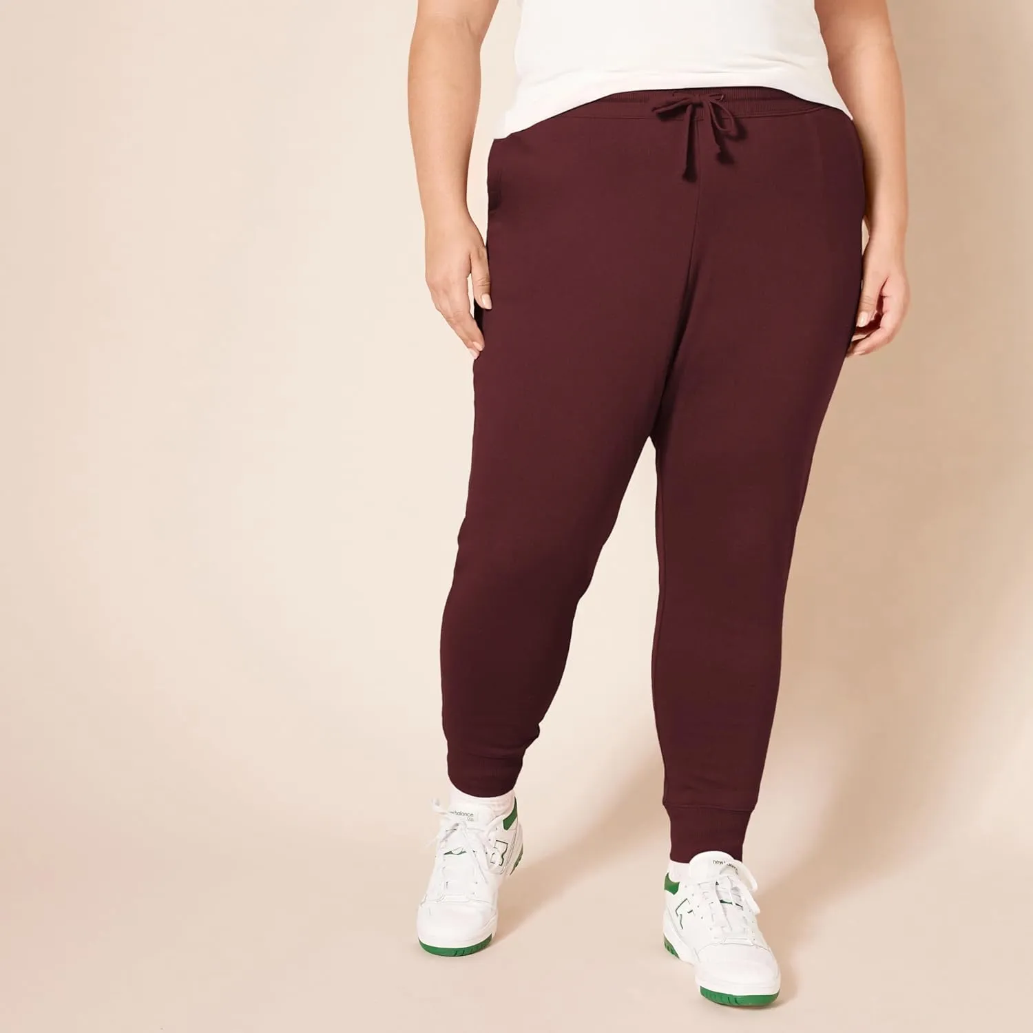 Amazon Essentials Women's Fleece Jogger Sweatpant (Available in Plus Size)