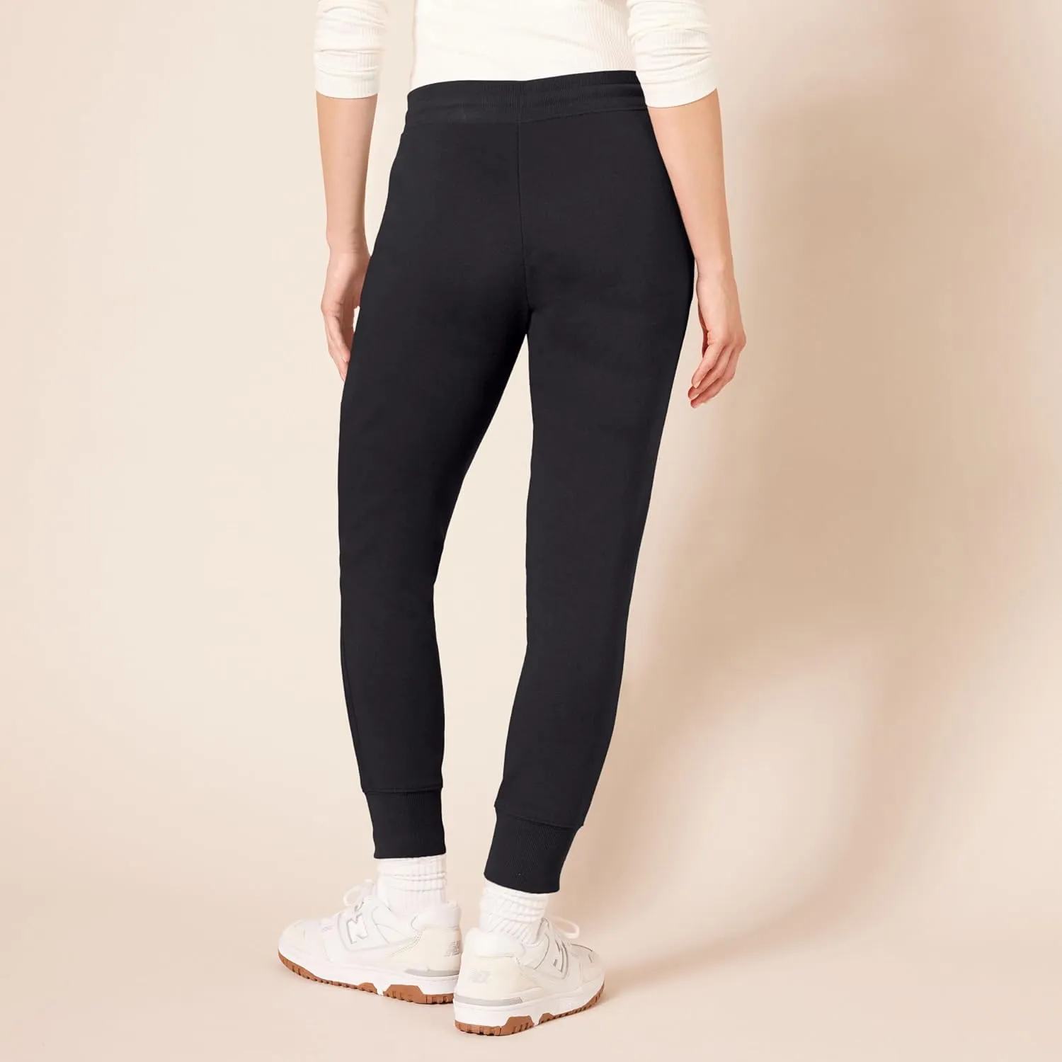 Amazon Essentials Women's Fleece Jogger Sweatpant (Available in Plus Size)