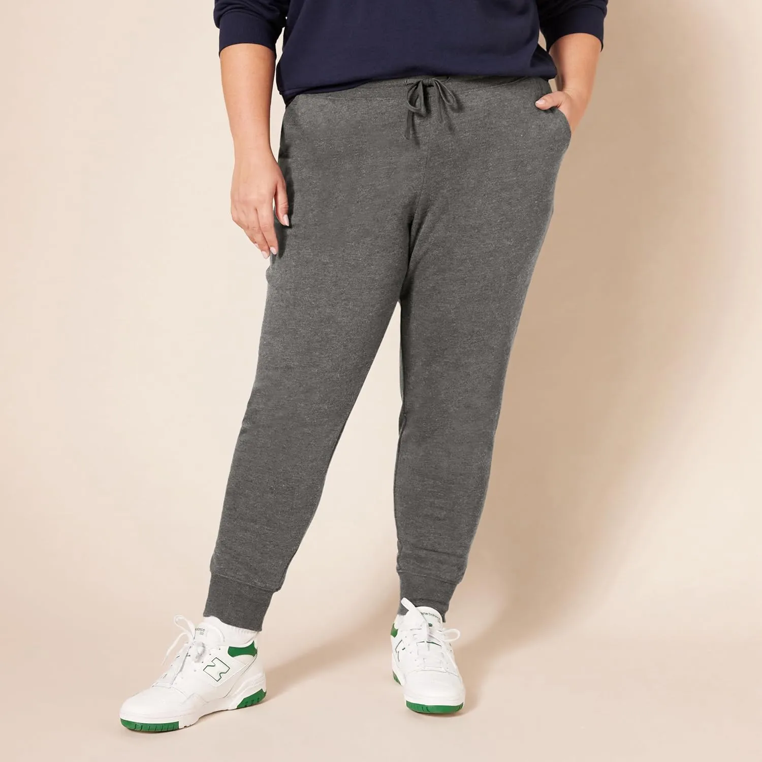 Amazon Essentials Women's Fleece Jogger Sweatpant (Available in Plus Size)