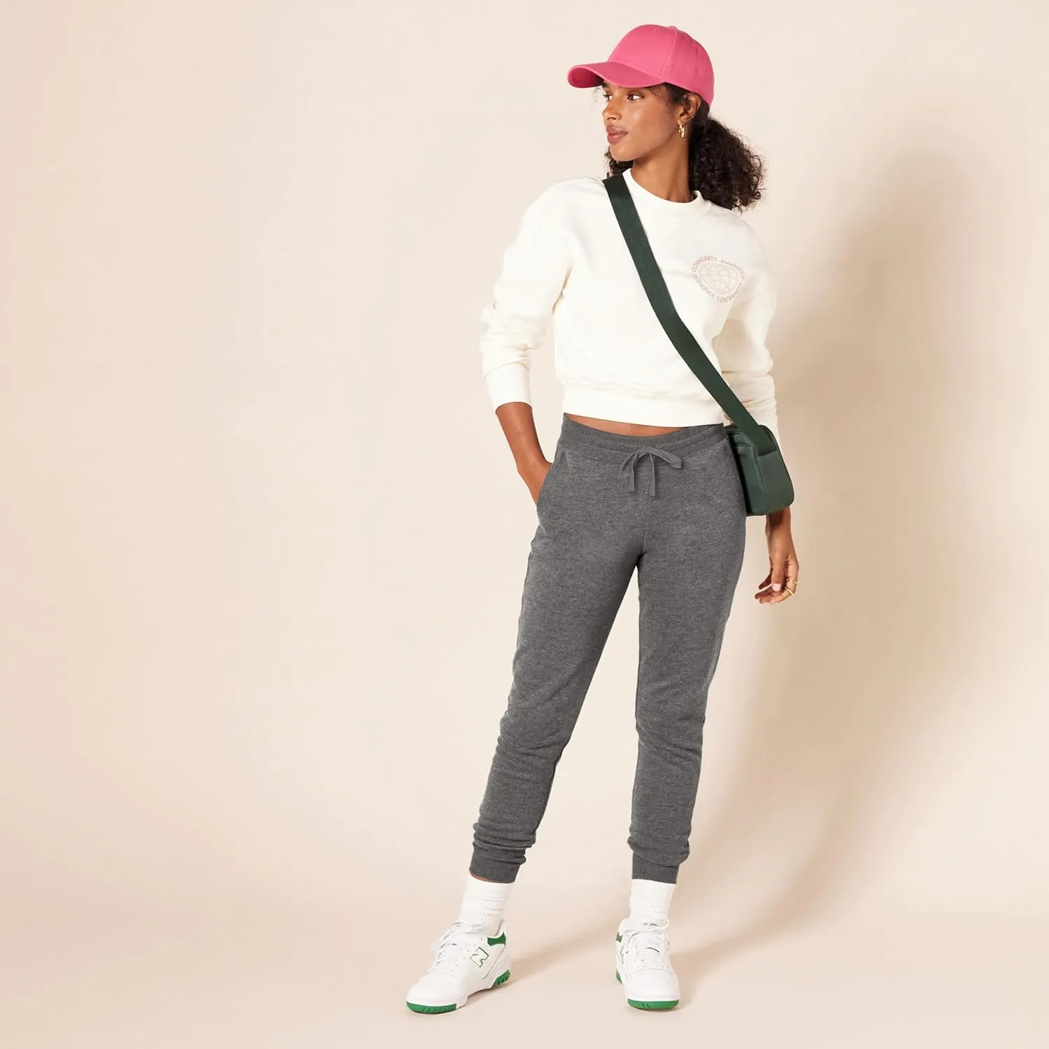 Amazon Essentials Women's Fleece Jogger Sweatpant (Available in Plus Size)