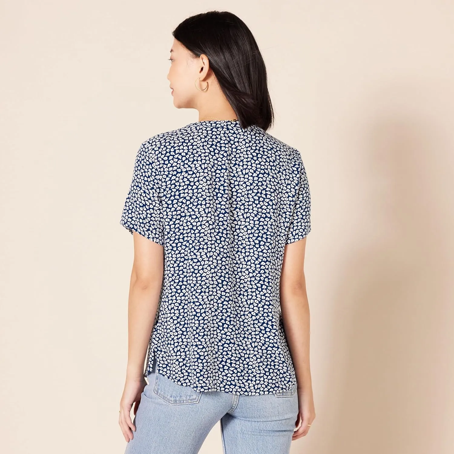 Amazon Essentials Women's Relaxed-Fit Short-Sleeve Woven Blouse