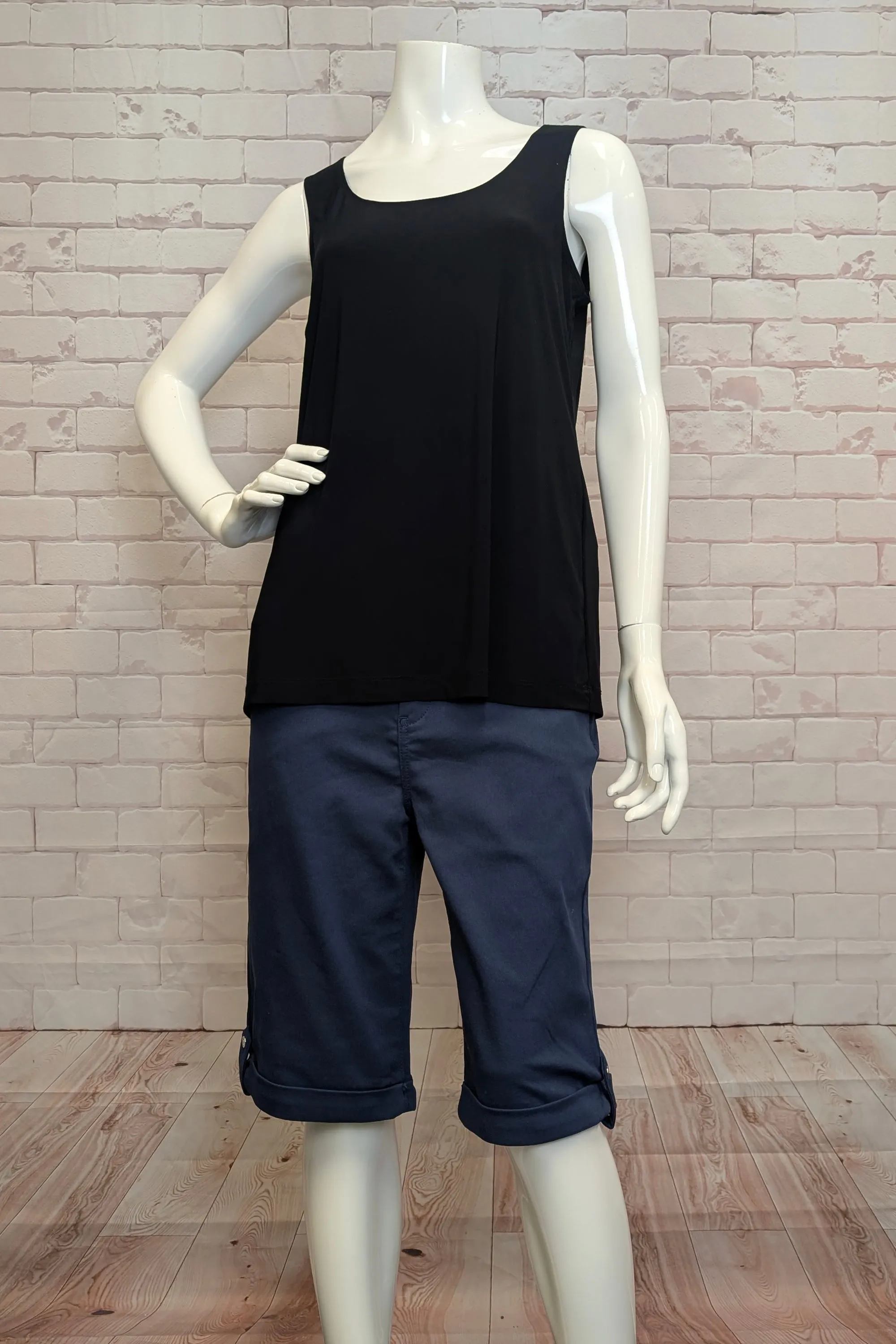 BERMUDA WITH TAB HEM