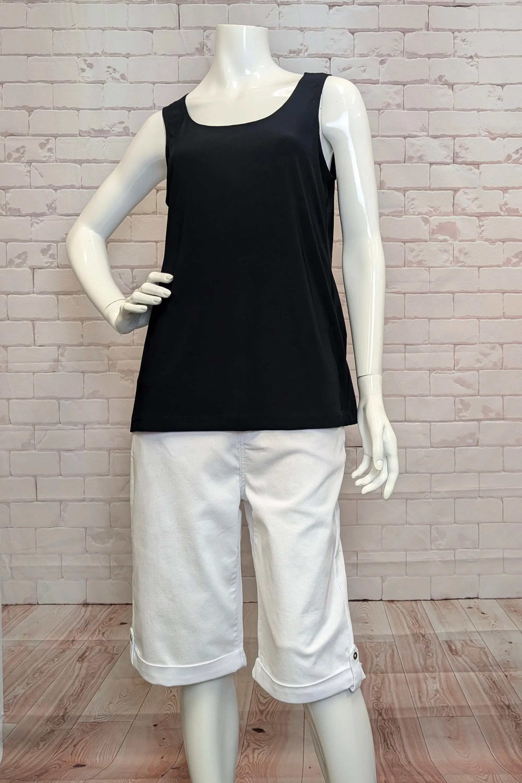 BERMUDA WITH TAB HEM