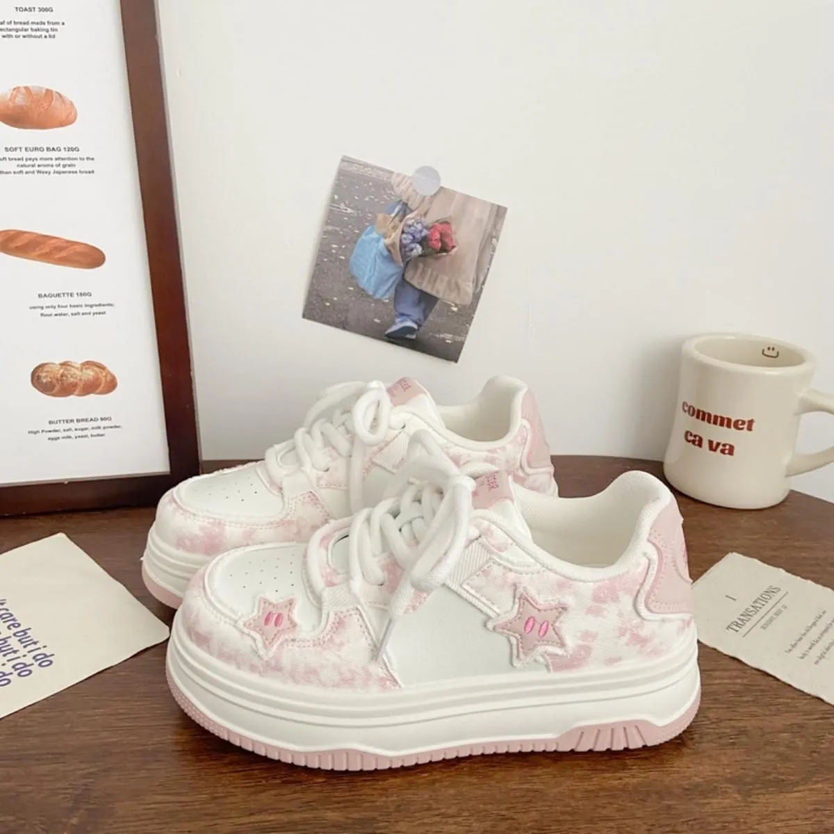 Cute Chunky Sole Star Aesthetic Shoes Platform Low Top Walking Sneakers for Women, Gifts for Girls Teens Fashion Comfort