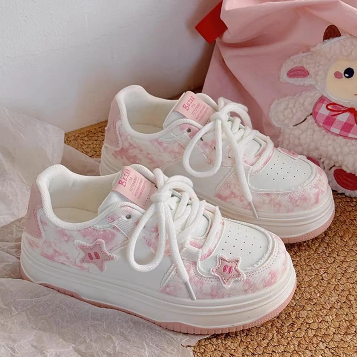 Cute Chunky Sole Star Aesthetic Shoes Platform Low Top Walking Sneakers for Women, Gifts for Girls Teens Fashion Comfort