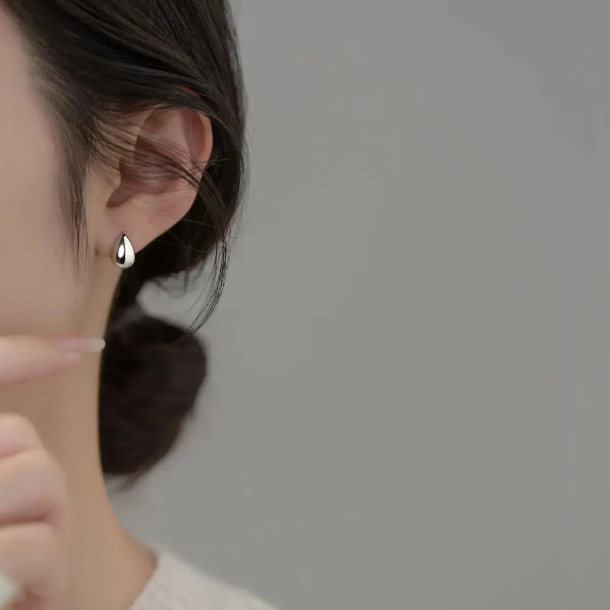 Fine Minimalist Jewelry: 925 Sterling Silver Simple Geometric Water Drop Gold-Plated Stud Earrings for Women (gold)
