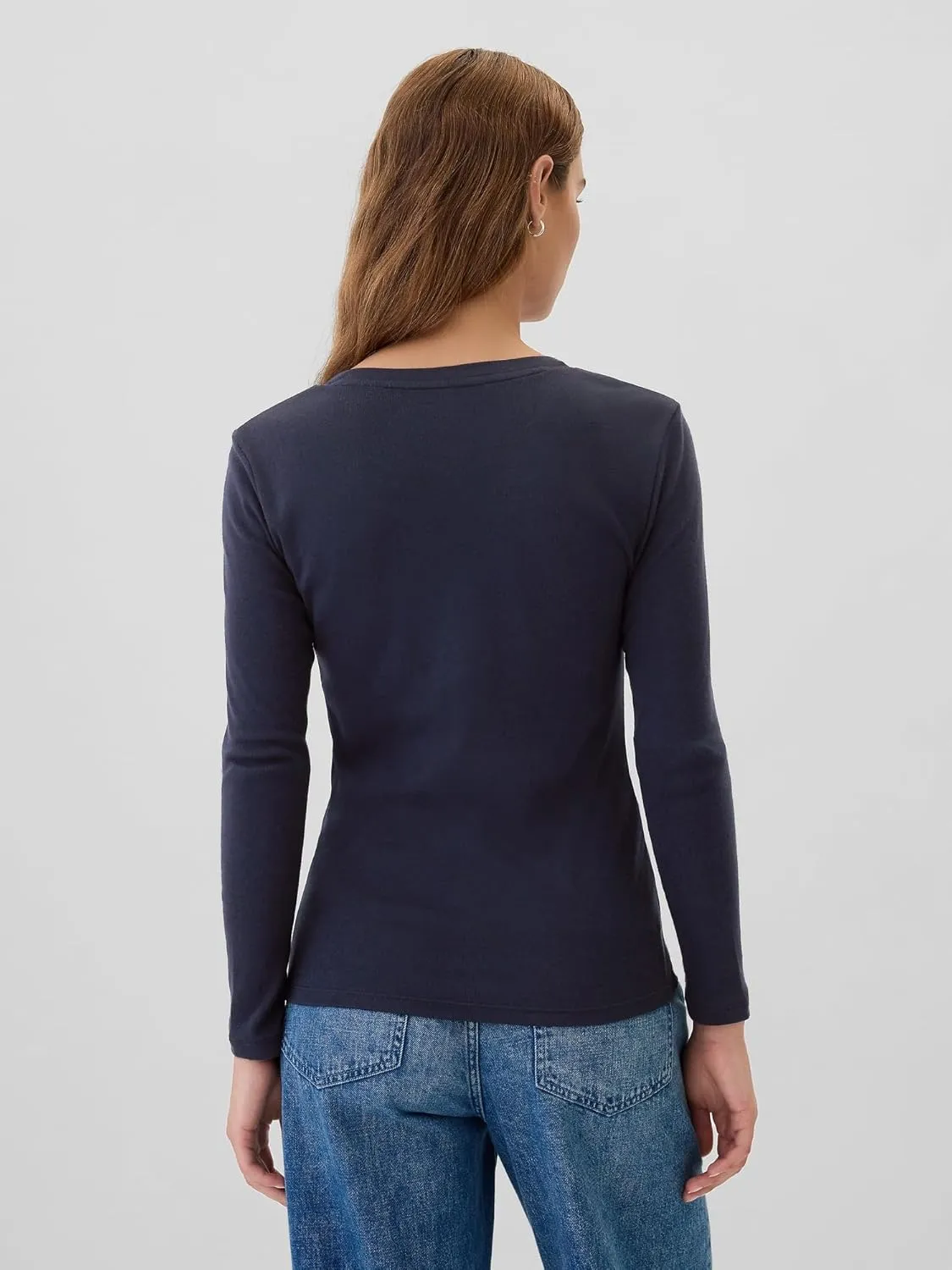 GAP Women's Long Sleeve Favorite V-Neck T-Shirt