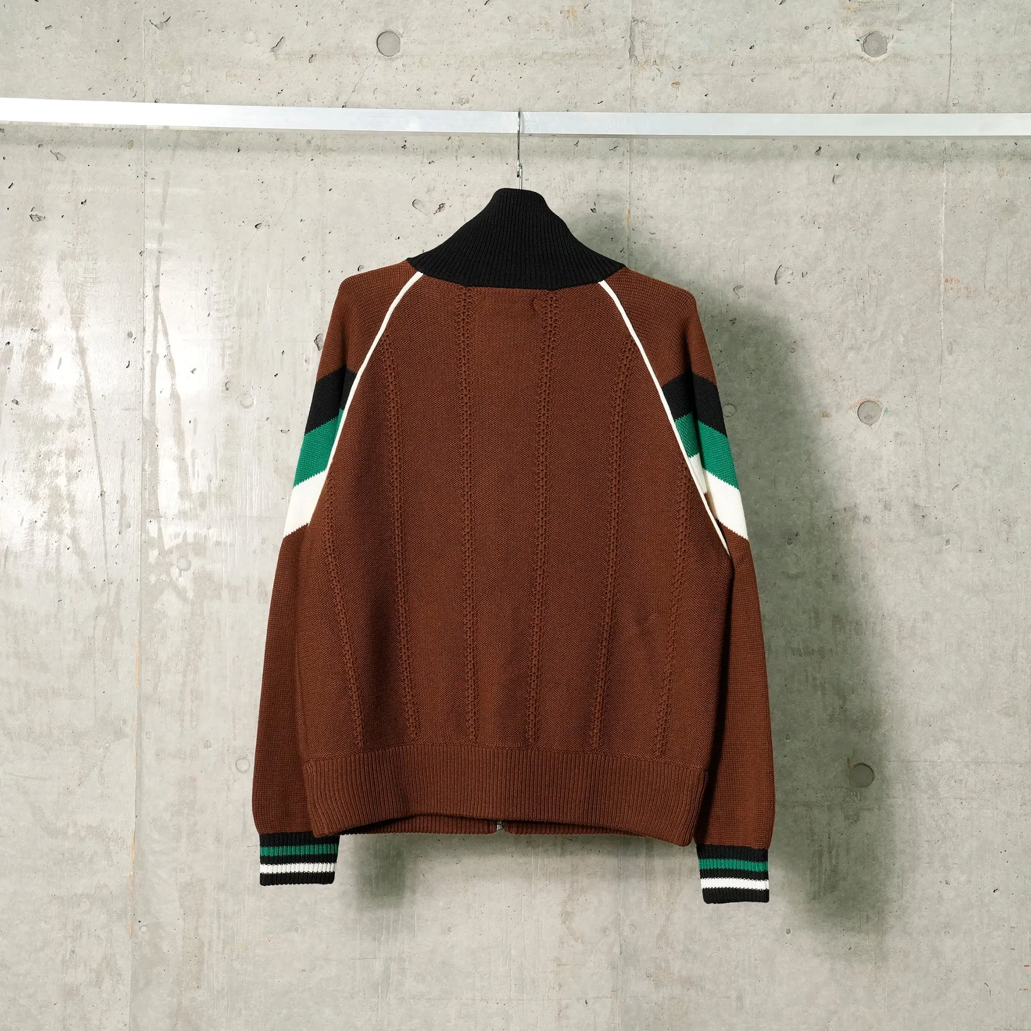 KNITTED TRACK JACKET / BROWN