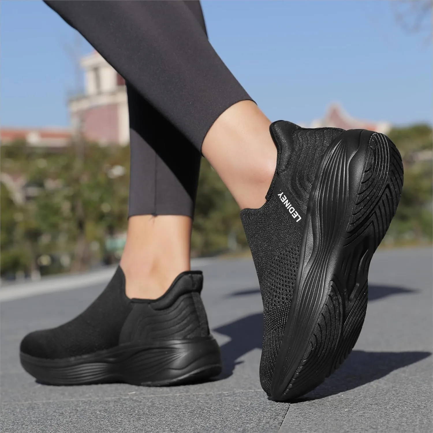 Women's Slip On Walking SneakerLightweight Breathable Tennis ShoesKnit Mesh Platform Zapatos para Mujer