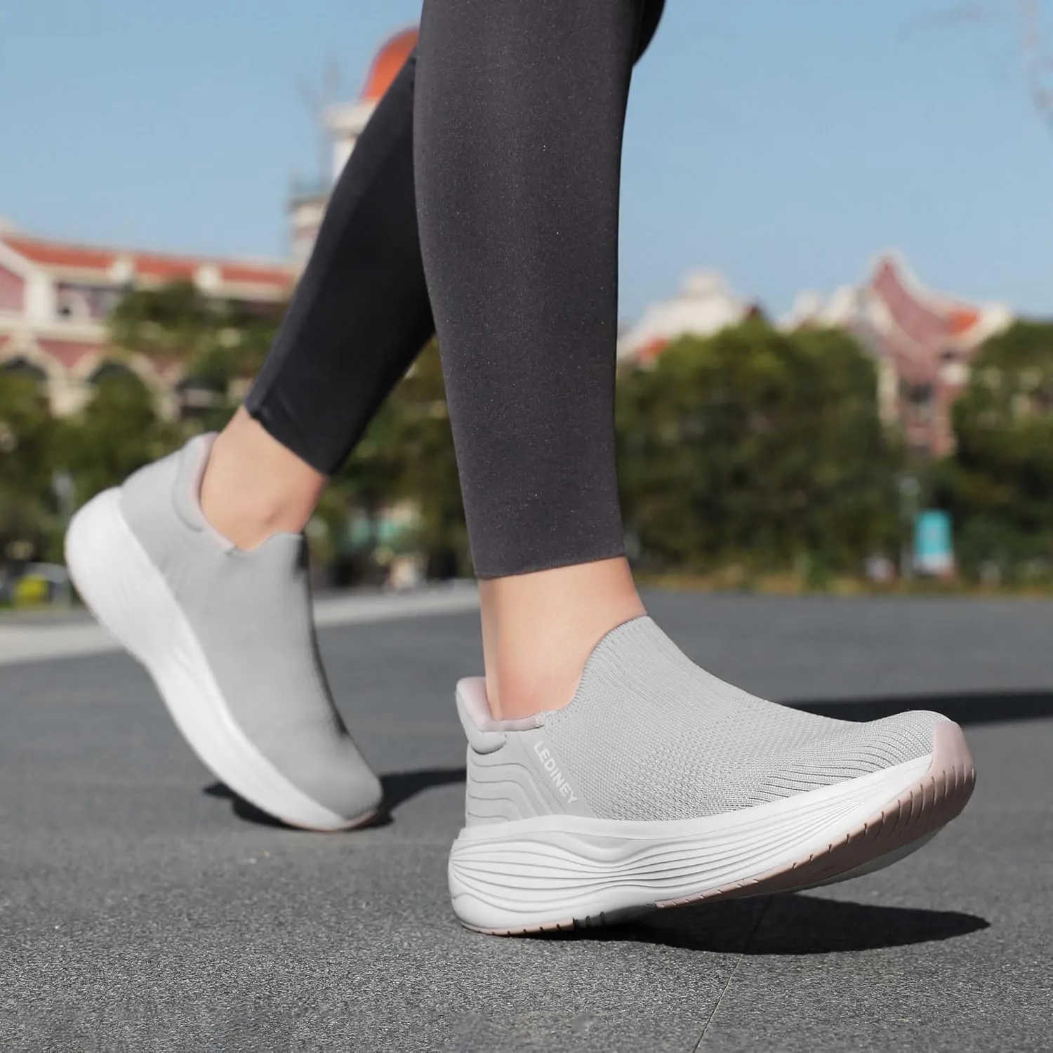 Women's Slip On Walking SneakerLightweight Breathable Tennis ShoesKnit Mesh Platform Zapatos para Mujer