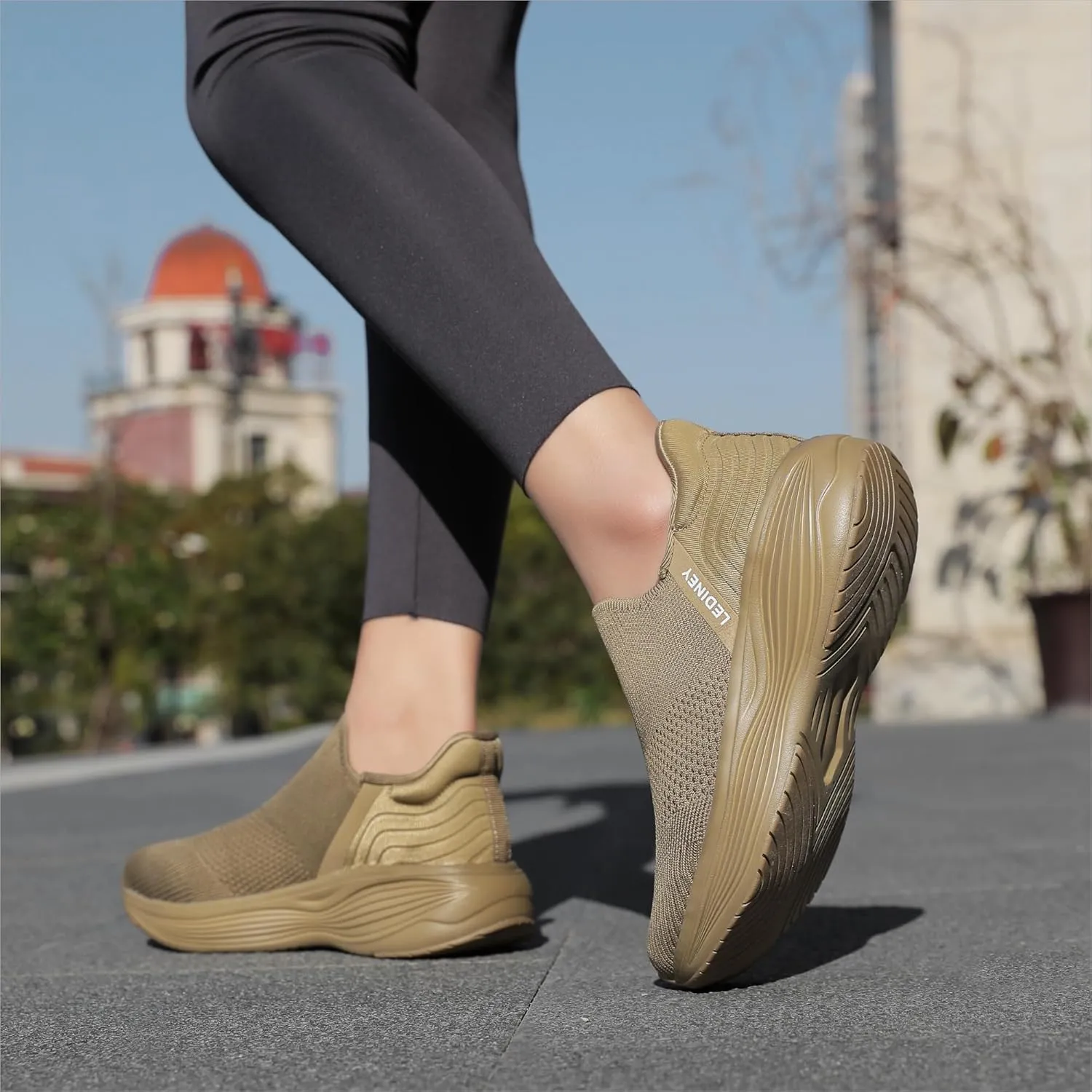 Women's Slip On Walking SneakerLightweight Breathable Tennis ShoesKnit Mesh Platform Zapatos para Mujer