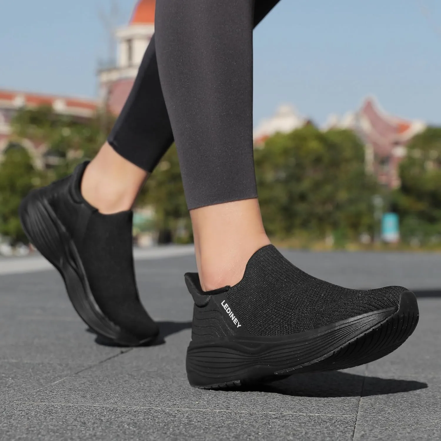 Women's Slip On Walking SneakerLightweight Breathable Tennis ShoesKnit Mesh Platform Zapatos para Mujer